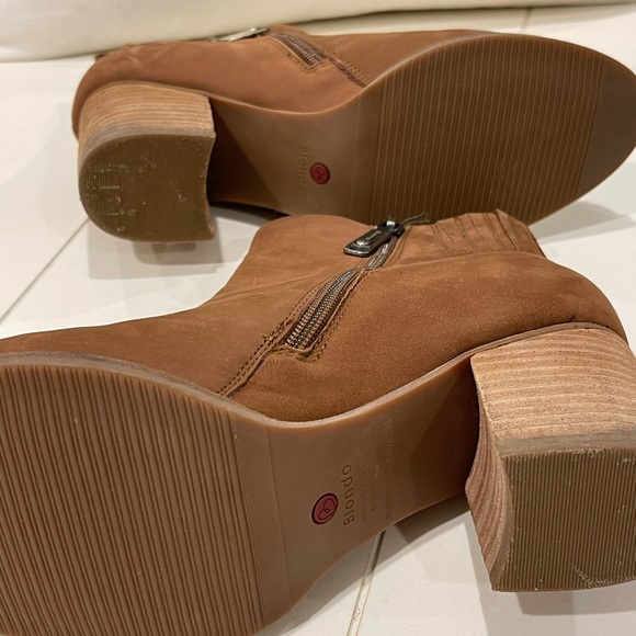 Blondo Women’s Waterproof Ankle Boot - Picture 6 of 15